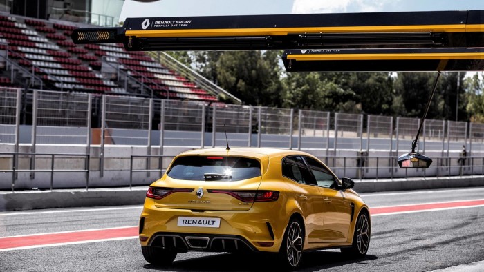 auto-magazin-srbija-2018-renault-megane-rs-trophy