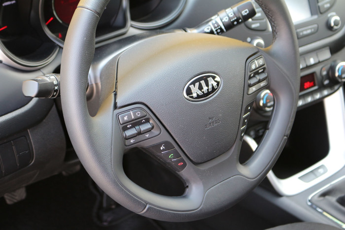 Auto magazin Srbija Test Kia Cee'd 1,4 CVVT World Cup Vision