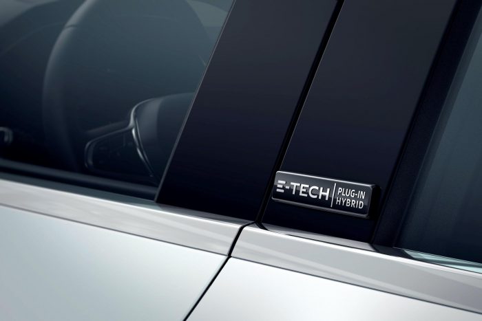 Auto-magazin-Srbija-2020-Renault-Captur-E-Tech-and-Clio-E-Tech