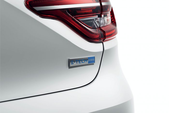 Auto-magazin-Srbija-2020-Renault-Captur-E-Tech-and-Clio-E-Tech