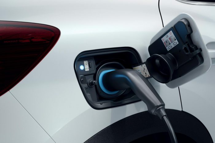 Auto-magazin-Srbija-2020-Renault-Captur-E-Tech-and-Clio-E-Tech