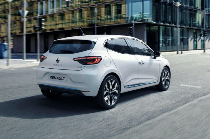Auto-magazin-Srbija-2020-Renault-Captur-E-Tech-and-Clio-E-Tech
