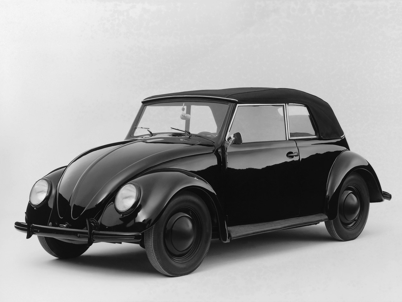 Adolf Hitler_VW softtop Beetle