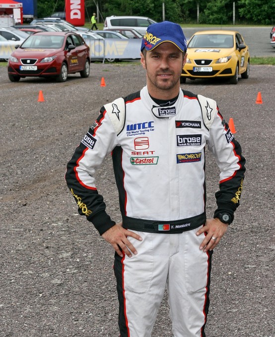 U sezoni 2011. Tjago Monteiro je vozio WTCC u ekipi koju je sponzorisao Monro