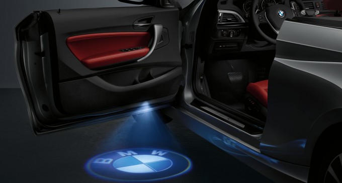 LED projektor u vratima BMW serije 2 kabrio