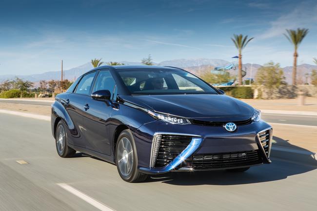 2016_Toyota_Fuel_Cell_Vehicle_041__mid