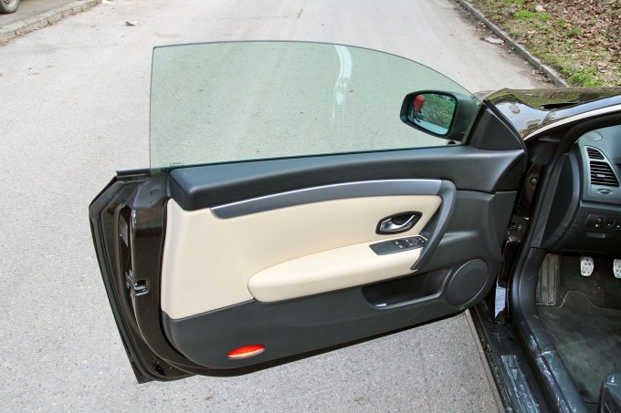 Vrata bez okvira i kvalitetni materijali upotpunjuju odličan utisak o automobilu