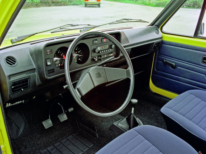 Golf (1976)/Cockpit