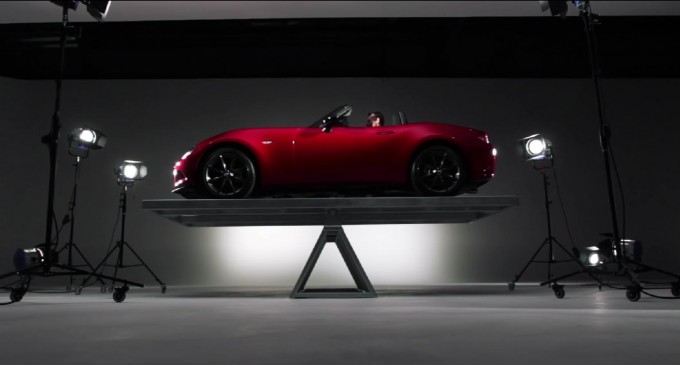 Pogledajte kako Mazda demonstrira idealnu raspodelu mase