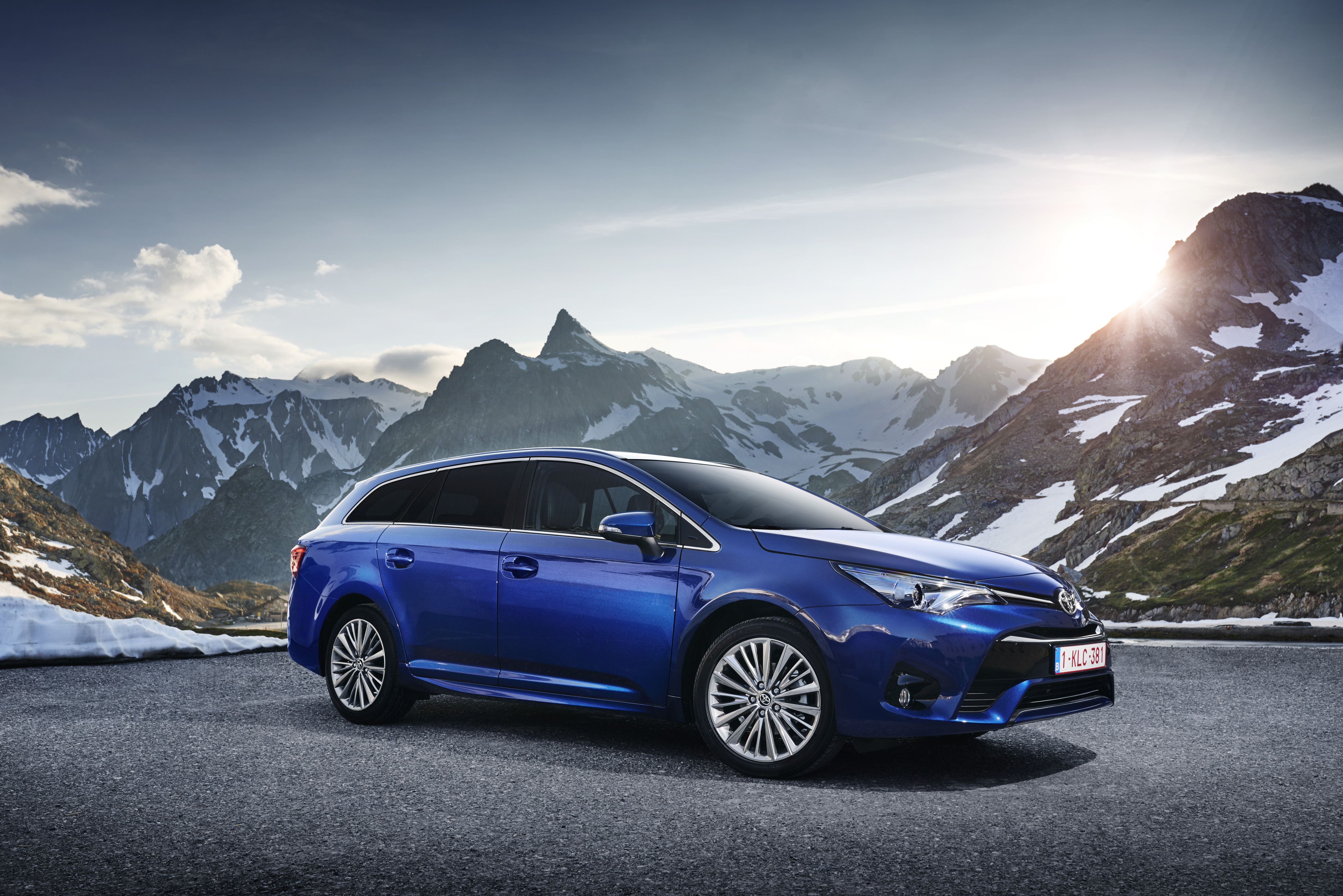 auto magazin toyota avensis 2016