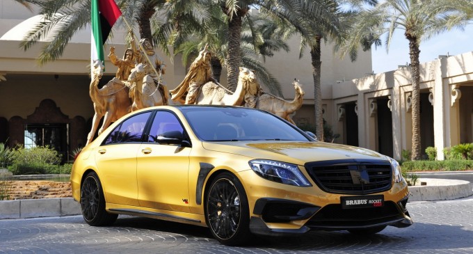 Zlatni Mercedes Brabus S65 AMG od 900 KS prikazan u Dubaiju