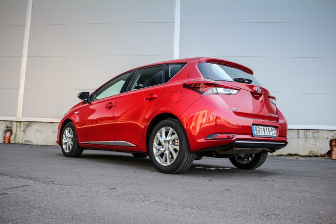 Auto magazin srbija toyota auris hsd hybrid 2015 test