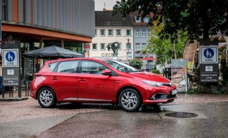 Do Frankfurta i nazad: Toyota Auris Hybrid Style