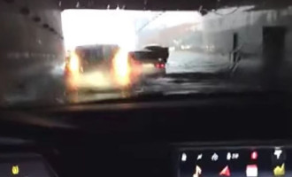 Tesla Model S u poplavi u tunelu postaje amfibija