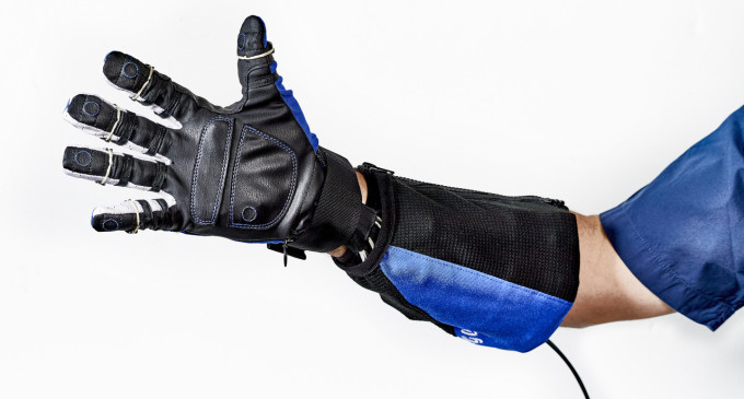 Robo-rukavica smanjuje opterećenje radnika u proizvodnji