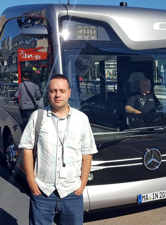Auto magazin Mercedes future bus