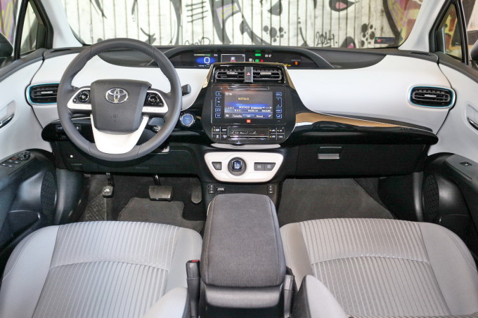 Auto magazin Toyota Prius 4 Executive 2016 test review