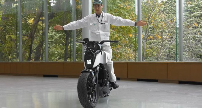 Honda razvila samobalansirajući motocikl
