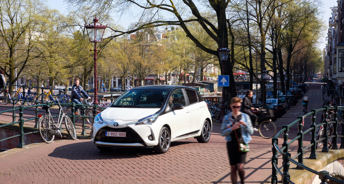 Auto magazin u Amsterdamu: vozimo novu Toyotu Yaris