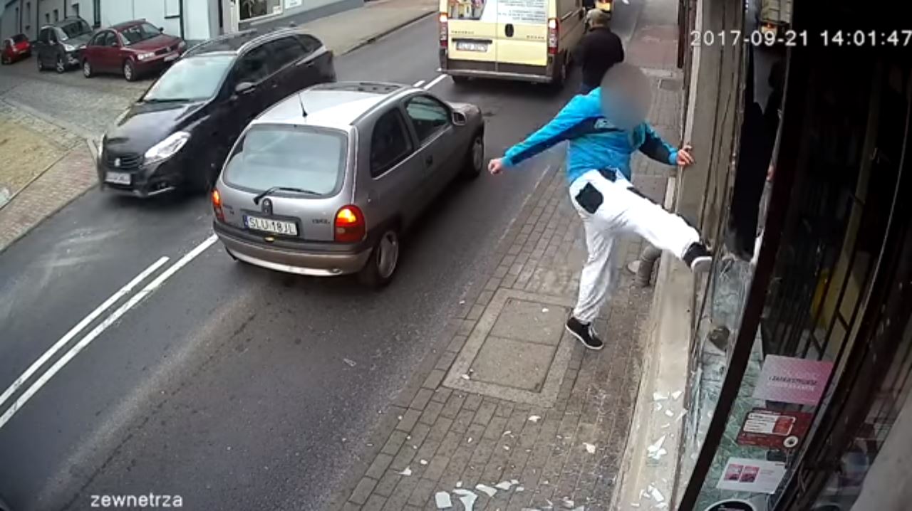 Dokaz da karma u obliku automobila postoji