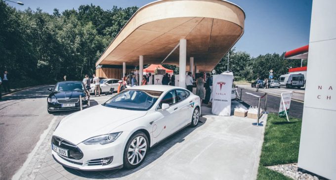 Tesla super-punjači stižu i u Srbiju