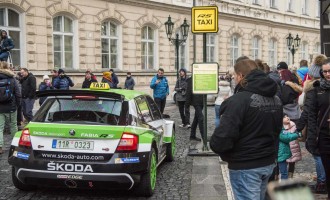 Škoda Fabia R5 je božićni taksi u Pragu