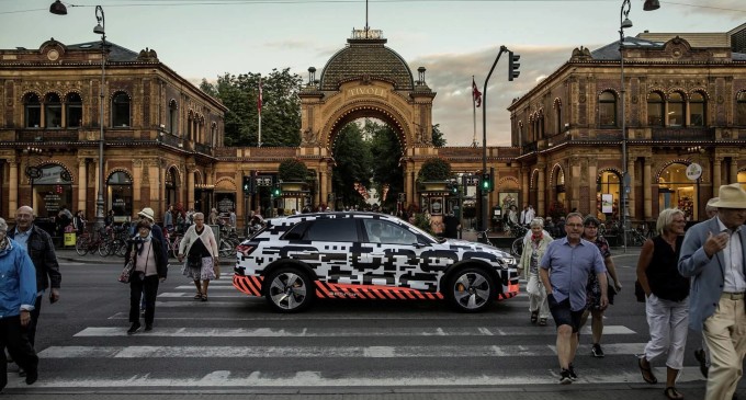 Audi E-Tron otkriva enterijer