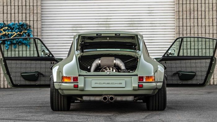 Auto-magazin-Srbija-singer-dolores-commission-porsche-911