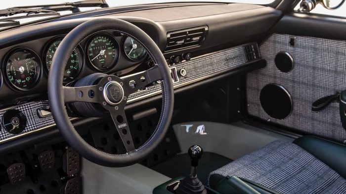 Auto-magazin-Srbija-singer-dolores-commission-porsche-911