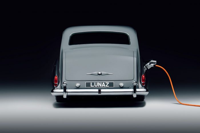 Auto-magazin-Srbija-Rolls-Royce-Phantom-V-electrified-by-Lunaz