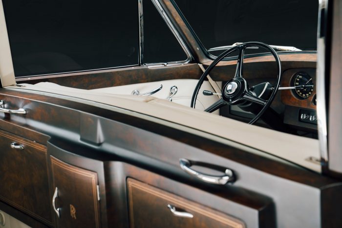 Auto-magazin-Srbija-Rolls-Royce-Phantom-V-electrified-by-Lunaz