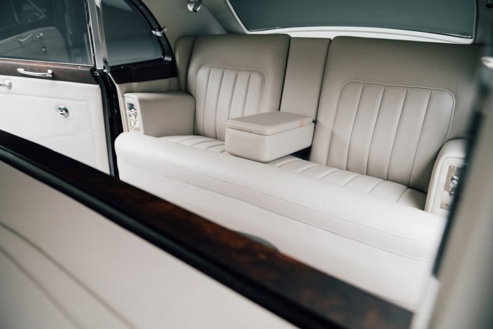 Auto-magazin-Srbija-Rolls-Royce-Phantom-V-electrified-by-Lunaz