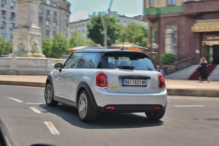 Auto magazin Srbija Mini Cooper SE Test