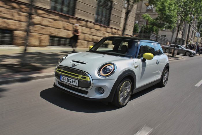 Auto magazin Srbija Mini Cooper SE Test