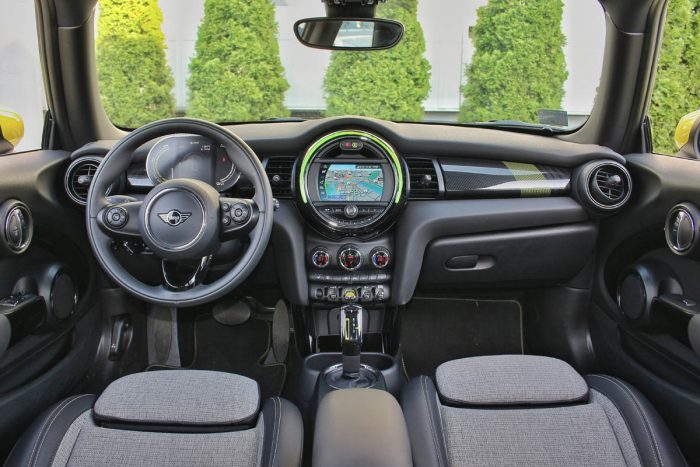 Auto magazin Srbija Mini Cooper SE Test