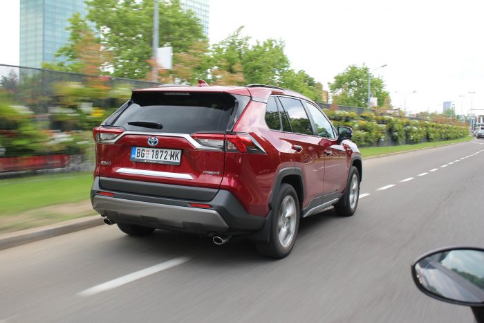 Test Toyota RAV4 Hybrid AWD-i