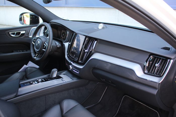 Volvo XC60 T8 Recharge AT8 AWD R-Design