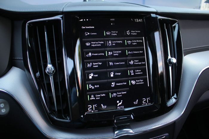 Volvo XC60 T8 Recharge AT8 AWD R-Design