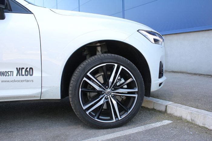Volvo XC60 T8 Recharge AT8 AWD R-Design
