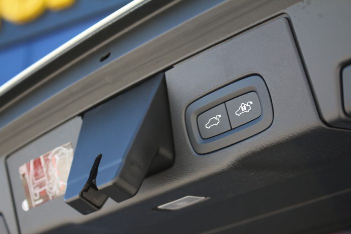 Volvo XC60 T8 Recharge AT8 AWD R-Design