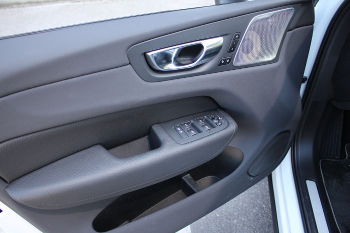 Volvo XC60 T8 Recharge AT8 AWD R-Design