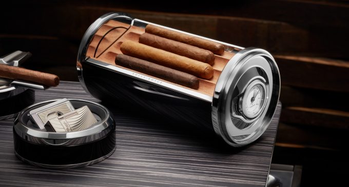 Viski, cigare i Rolls-Royce…