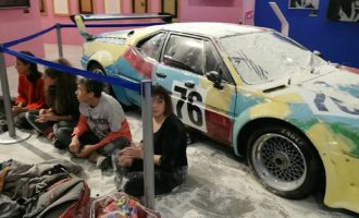 Klimatski aktivisti “napali “BMW M1 koji je oslikao Andy Warhol