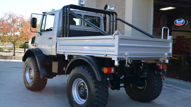 arnold-schwarzenegger-mercedes-unimog