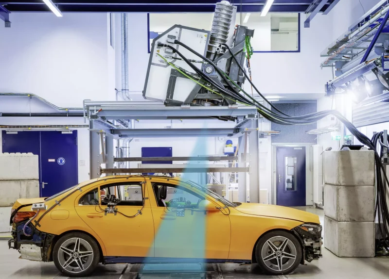 Mercedes-Crash-Test-X-ray