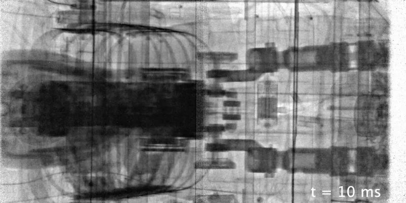 Mercedes-Crash-Test-X-ray