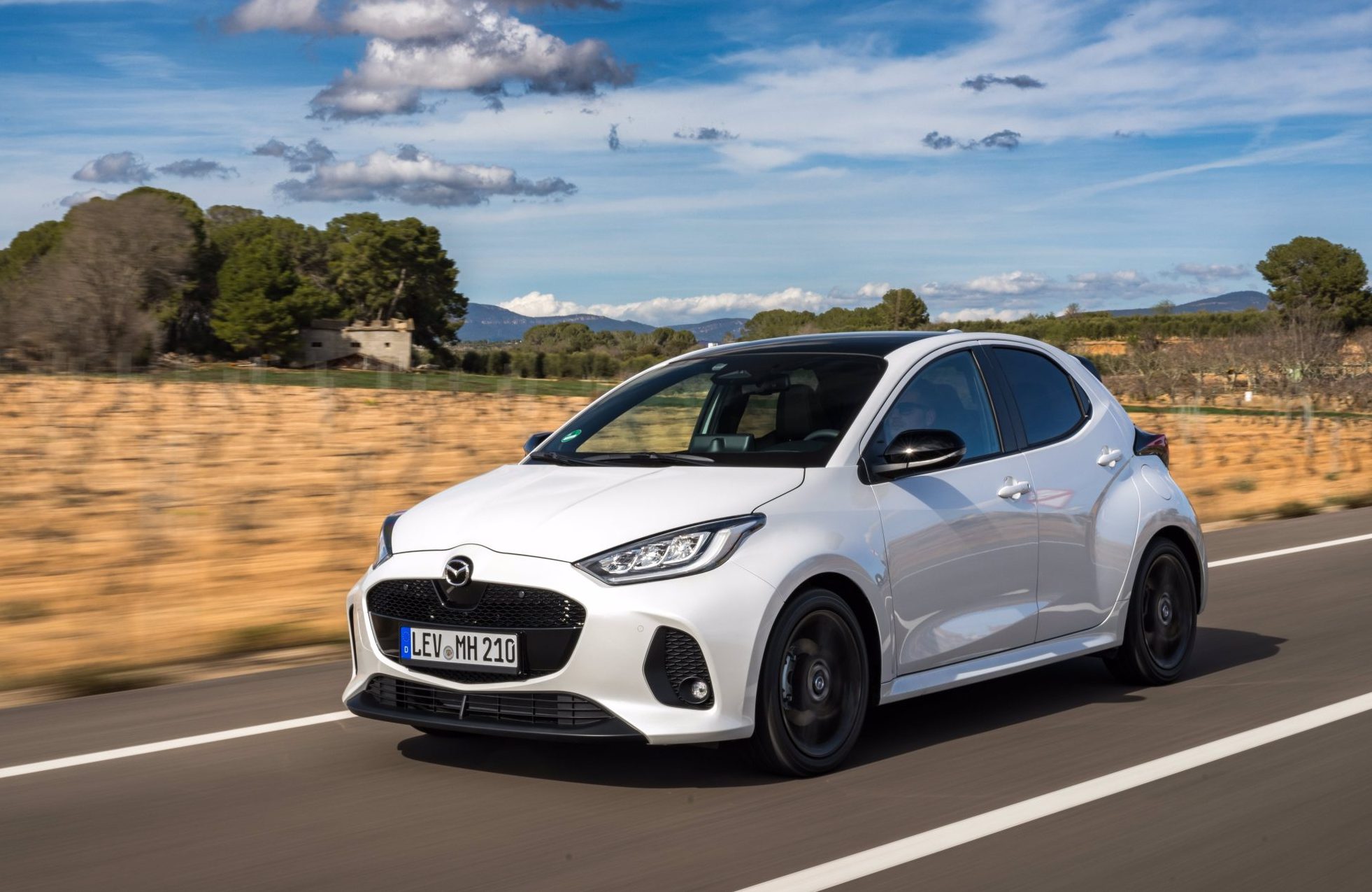 Redizajnirana Mazda 2 Hybrid