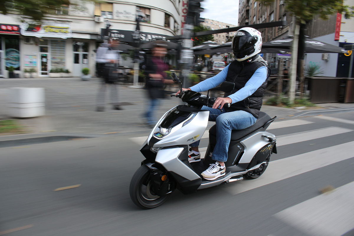 SUPER TEST: Zeeho AE8 S+ I deo