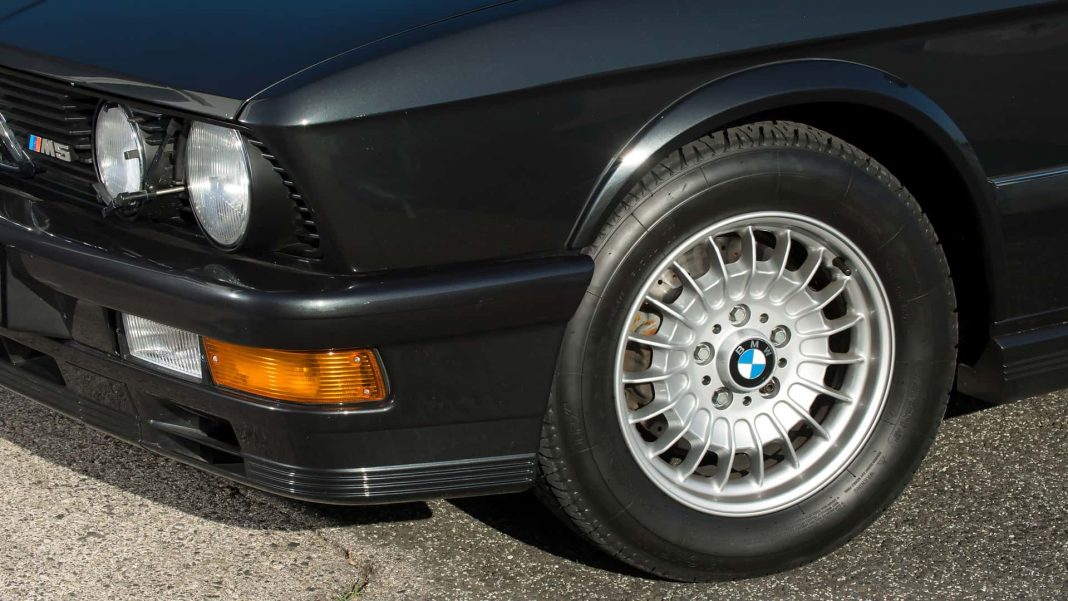 BMW M5 E28