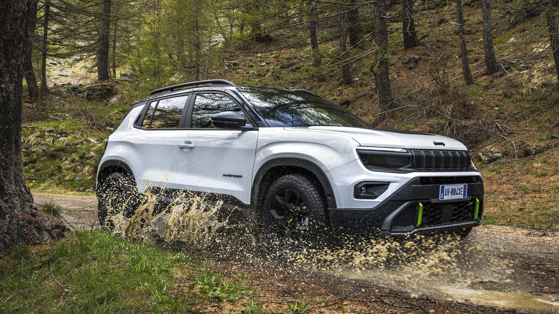 Jeep Avenger 4xe ima pogon na sva četiri točka i laki hibrid